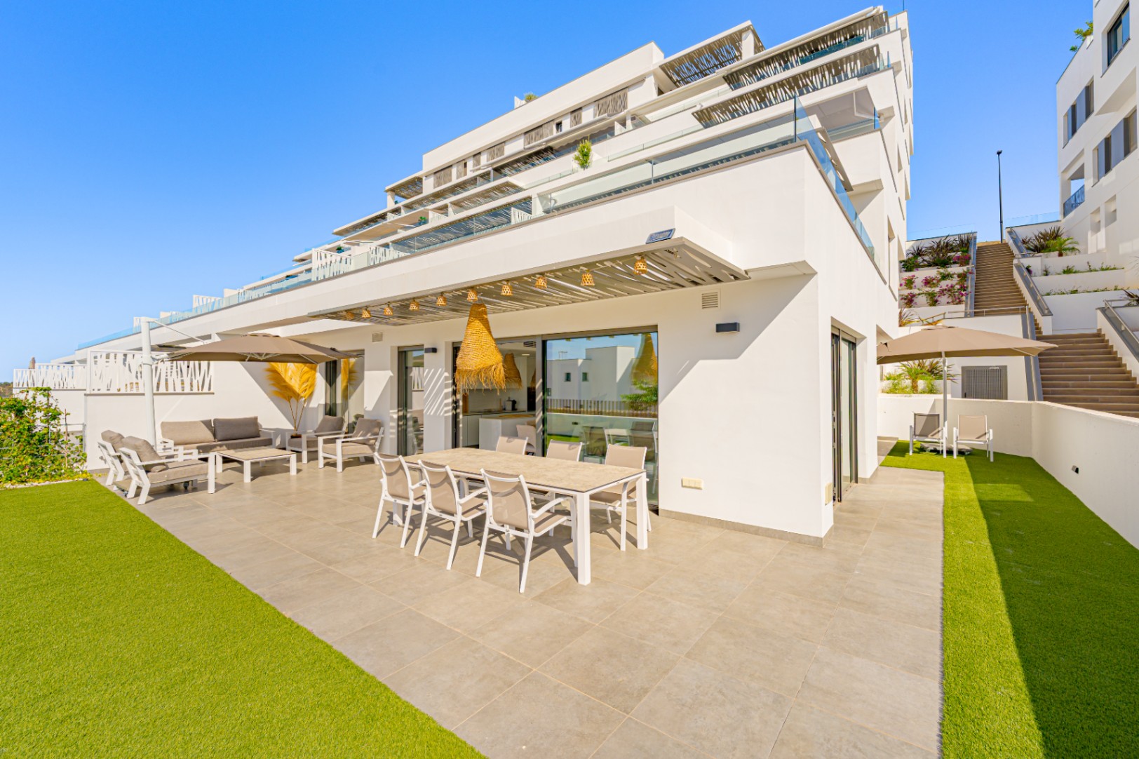 Luxury ground floor corner apartment with sea view, 106 m² terrace and garden in Seascape Resort.