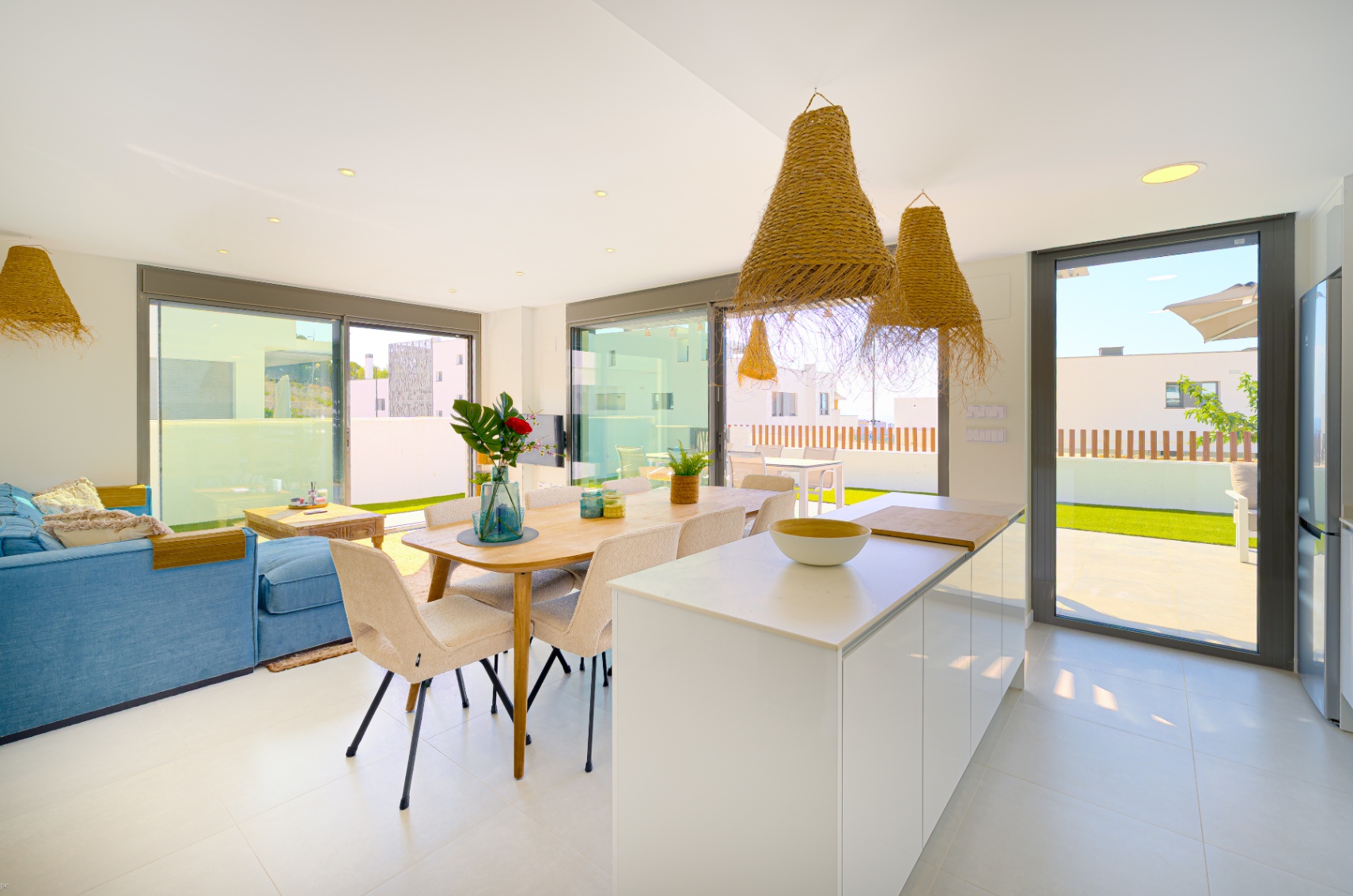 Luxury ground floor corner apartment with sea view, 106 m² terrace and garden in Seascape Resort.