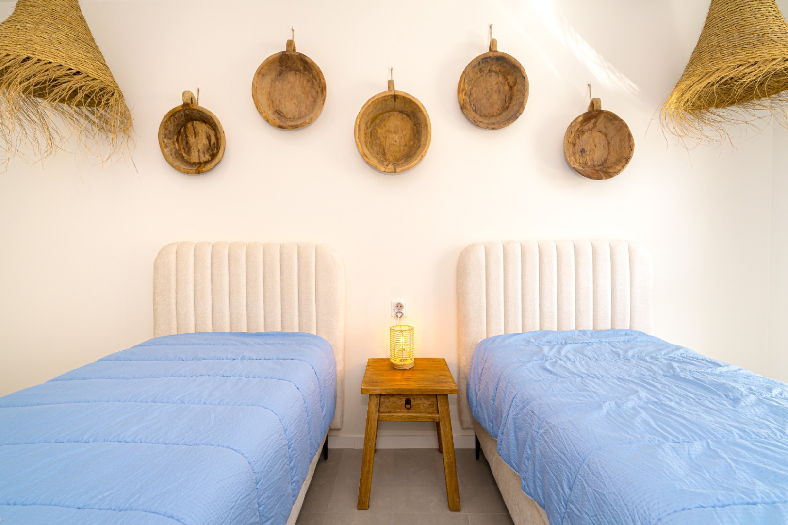 Luxury ground floor corner apartment with sea view, 106 m² terrace and garden in Seascape Resort.