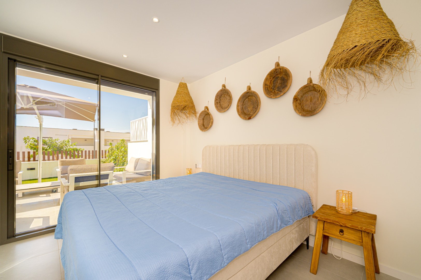 Luxury ground floor corner apartment with sea view, 106 m² terrace and garden in Seascape Resort.