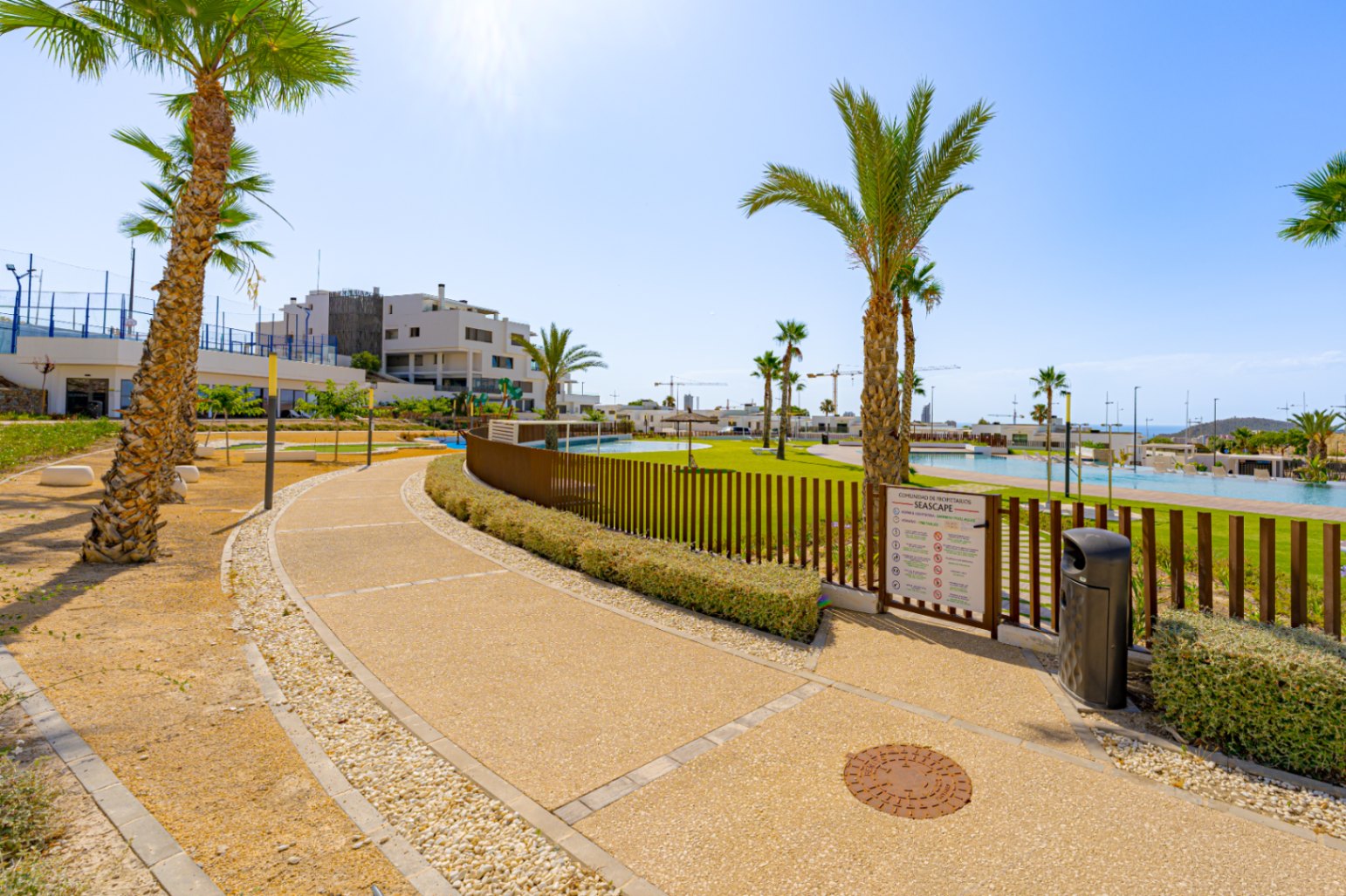 Luxury ground floor corner apartment with sea view, 106 m² terrace and garden in Seascape Resort.