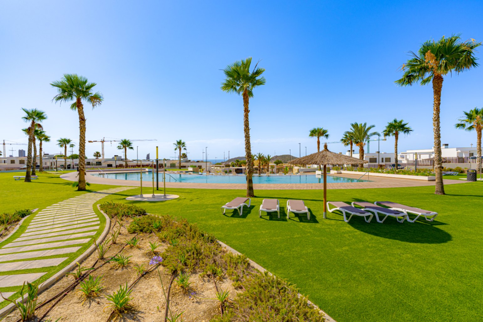 Luxury ground floor corner apartment with sea view, 106 m² terrace and garden in Seascape Resort.
