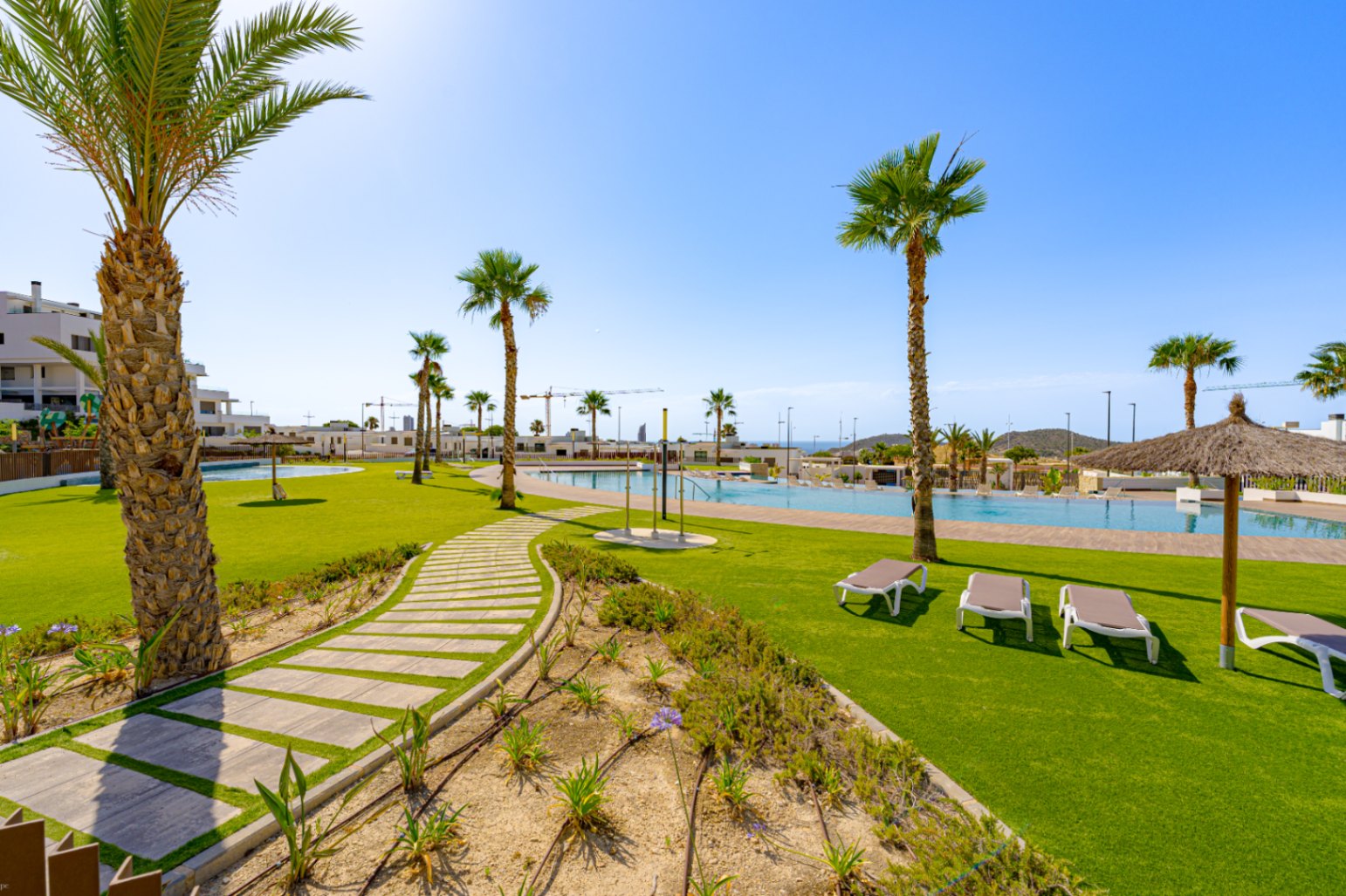 Luxury ground floor corner apartment with sea view, 106 m² terrace and garden in Seascape Resort.
