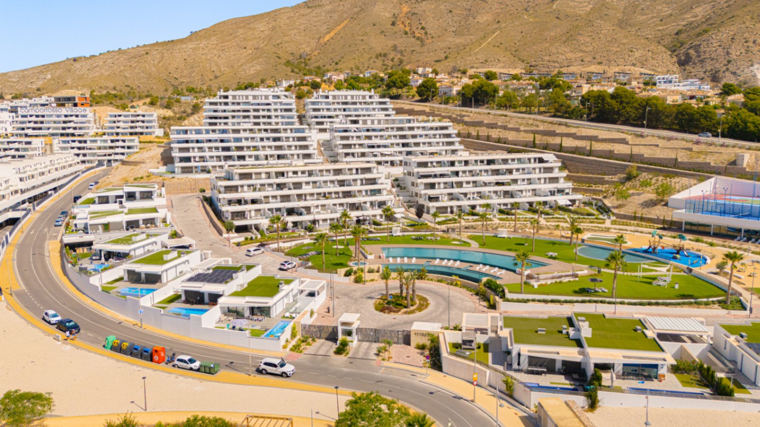 Luxury ground floor corner apartment with sea view, 106 m² terrace and garden in Seascape Resort.
