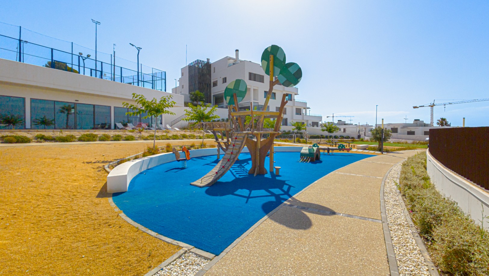Luxury ground floor corner apartment with sea view, 106 m² terrace and garden in Seascape Resort.